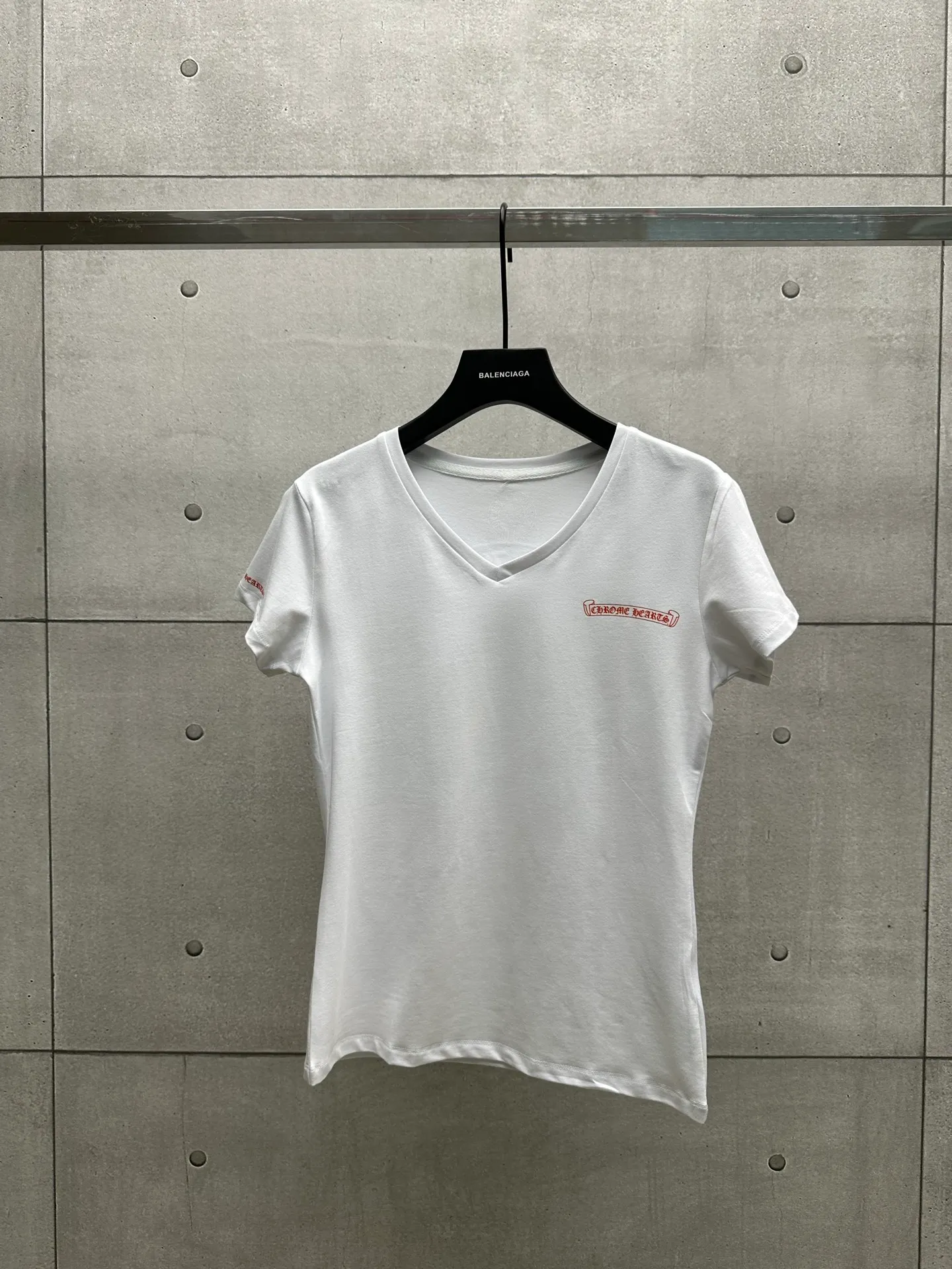 P126 #080 CHROME HEARTS 25SS women's T-shirt Made of 220G original consistent fabric V-neck women's waist style The whole body is made of imported digital direct printing Color: White Size: S M L